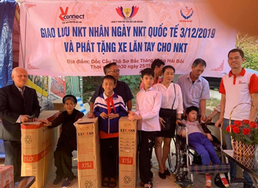 Dự án trao tặng 100 xe lăn cho người khuyết tật